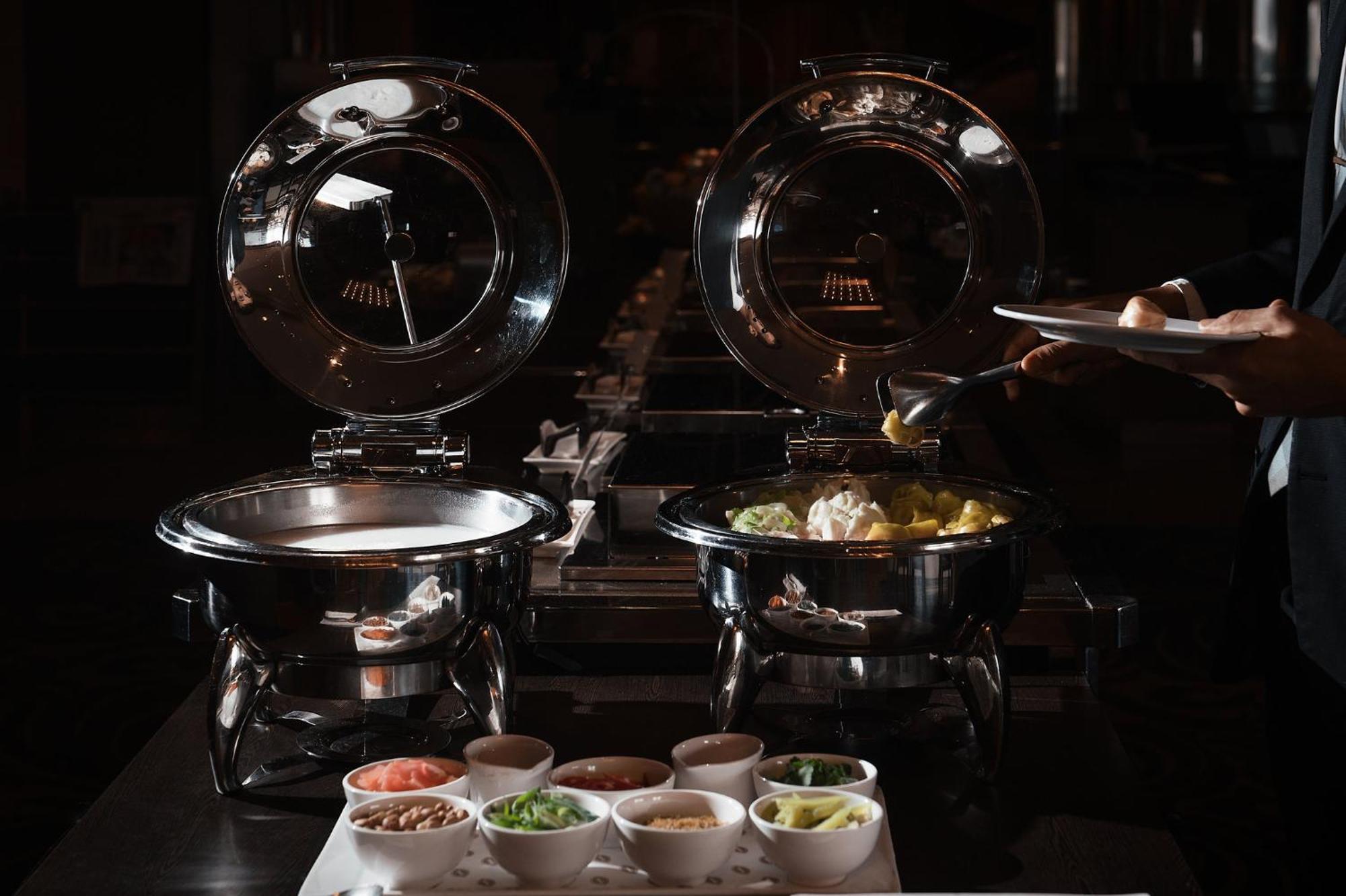 Intercontinental Adelaide By Ihg Otel Dış mekan fotoğraf A chafing dish