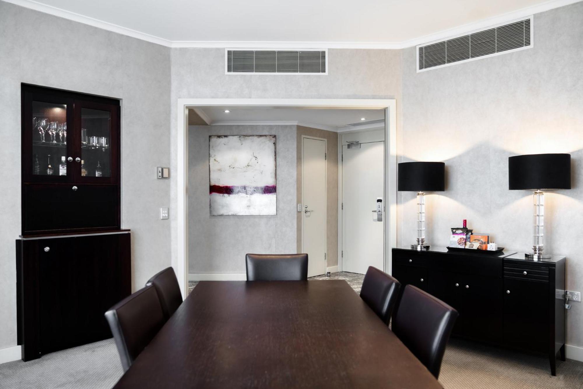 Intercontinental Adelaide By Ihg Otel Dış mekan fotoğraf A private suite at the club