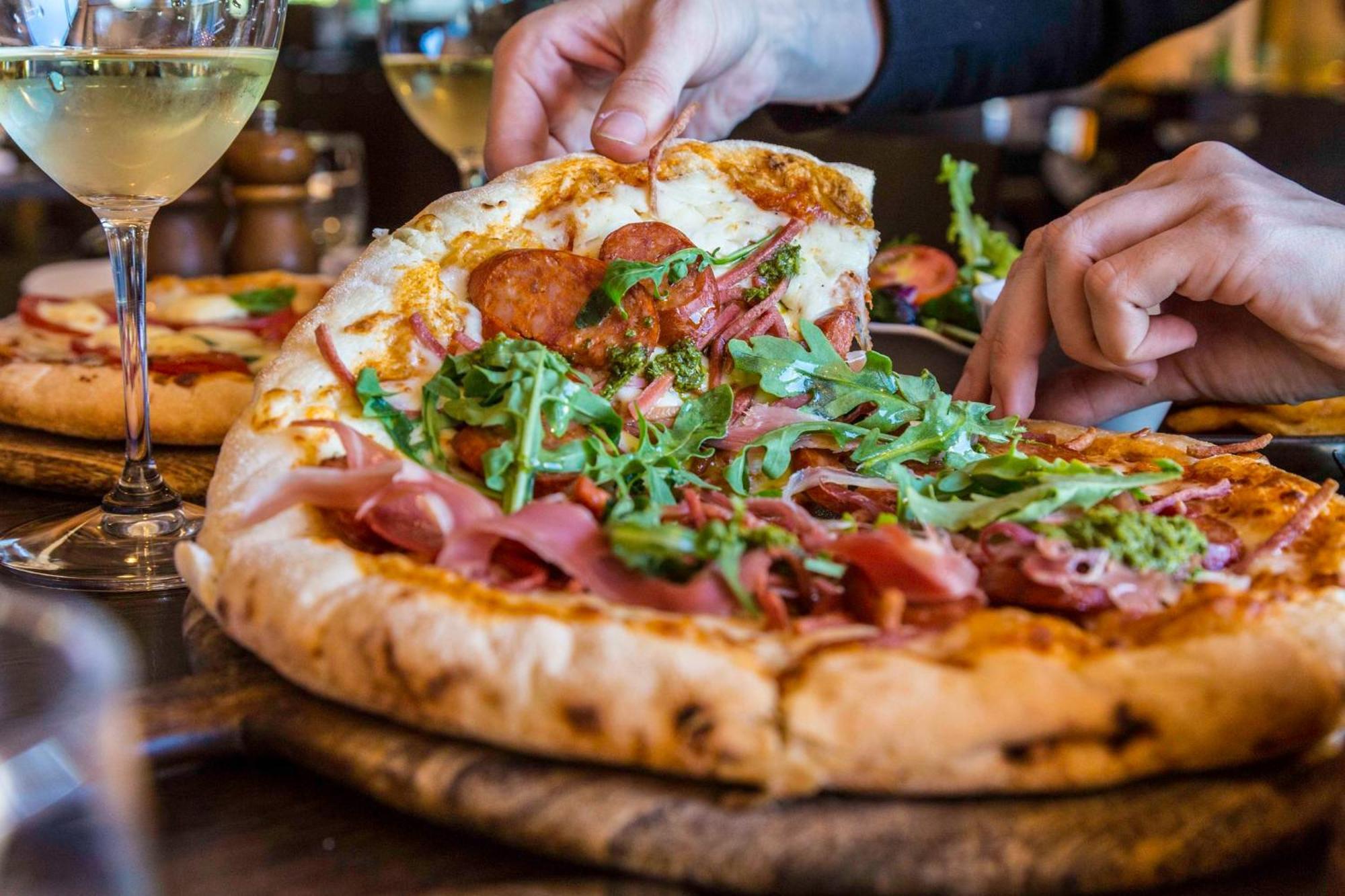 Intercontinental Adelaide By Ihg Otel Dış mekan fotoğraf Pizza