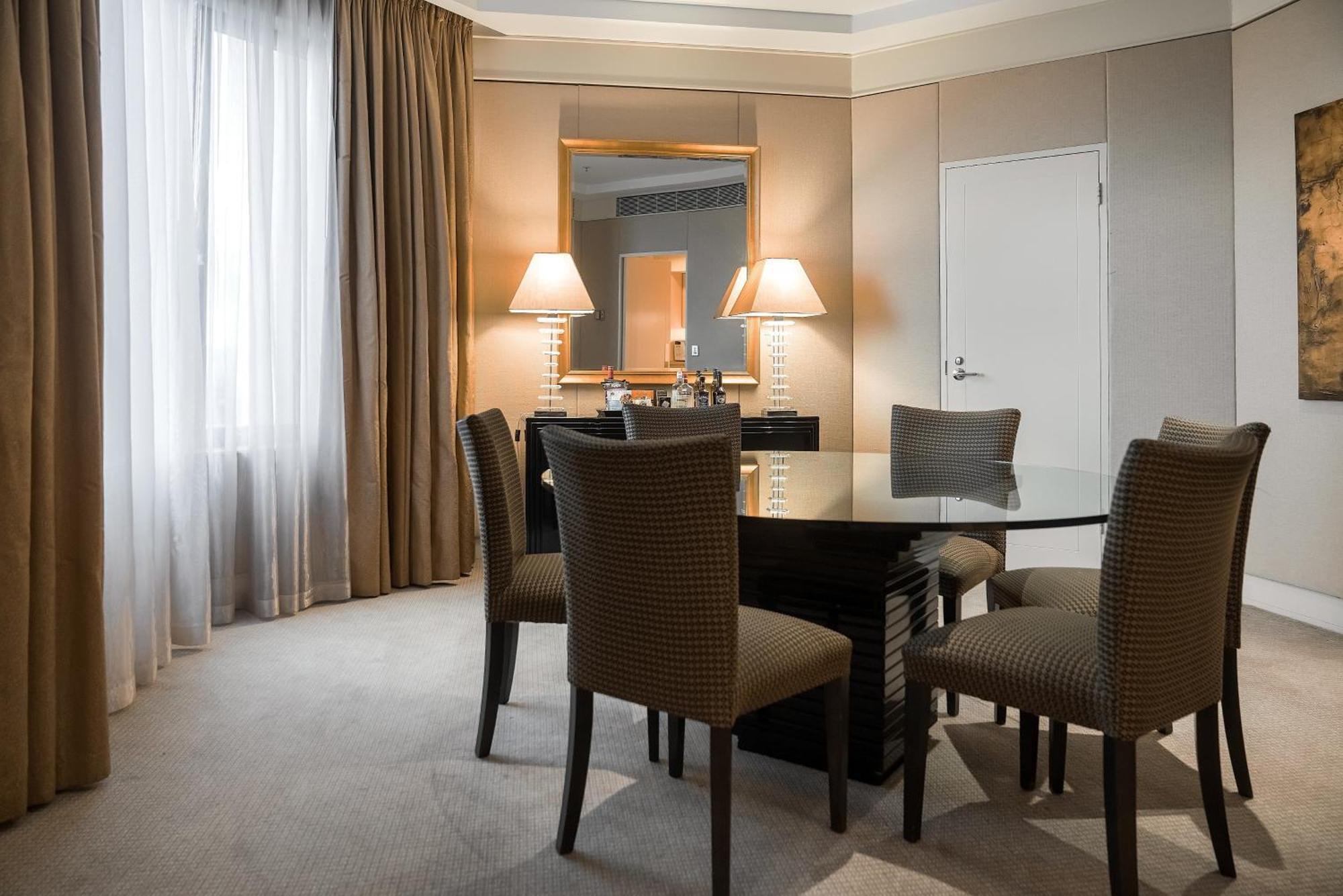 Intercontinental Adelaide By Ihg Otel Dış mekan fotoğraf A suite at the InterContinental