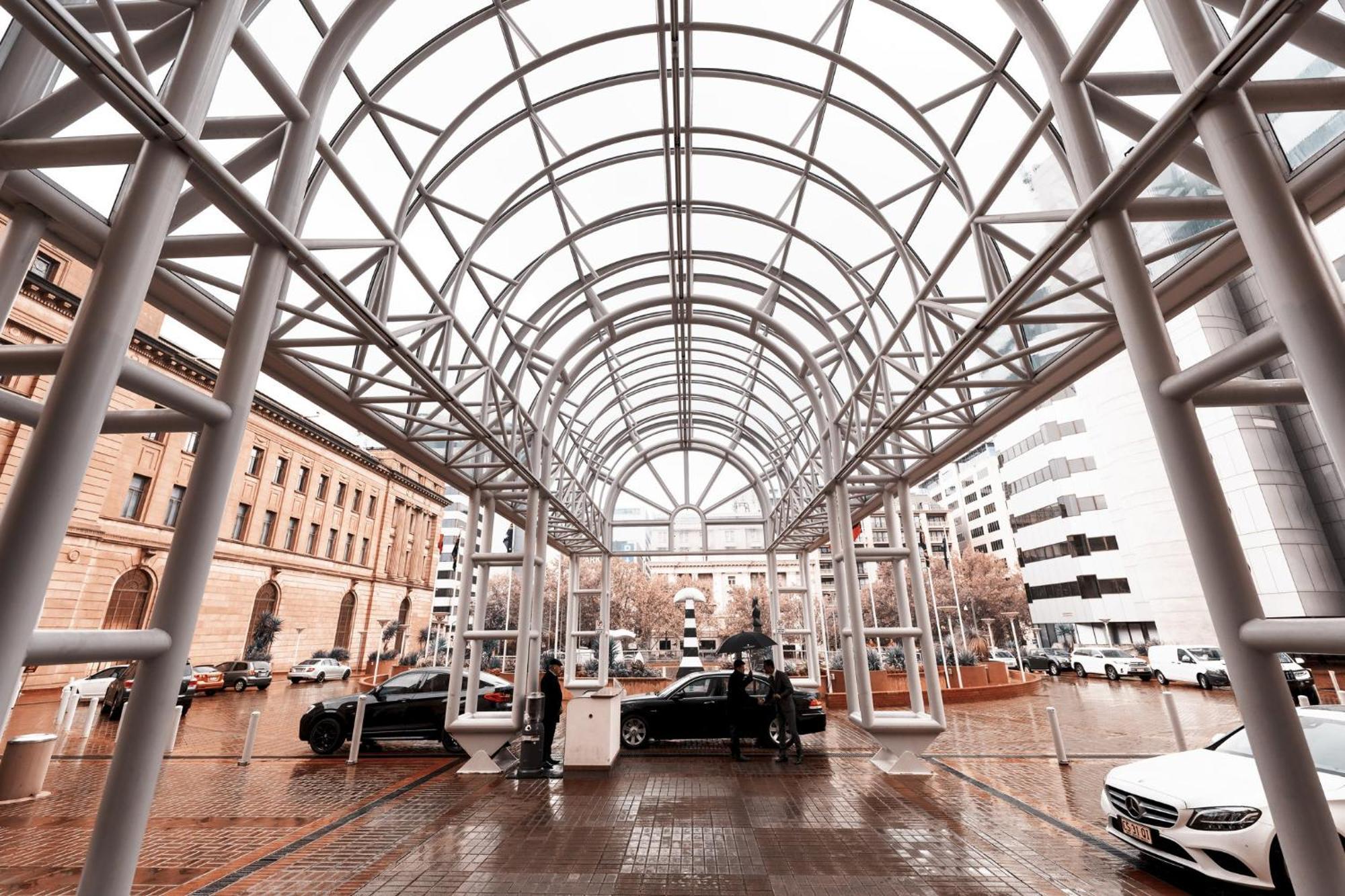 Intercontinental Adelaide By Ihg Otel Dış mekan fotoğraf The covered entrance to the station