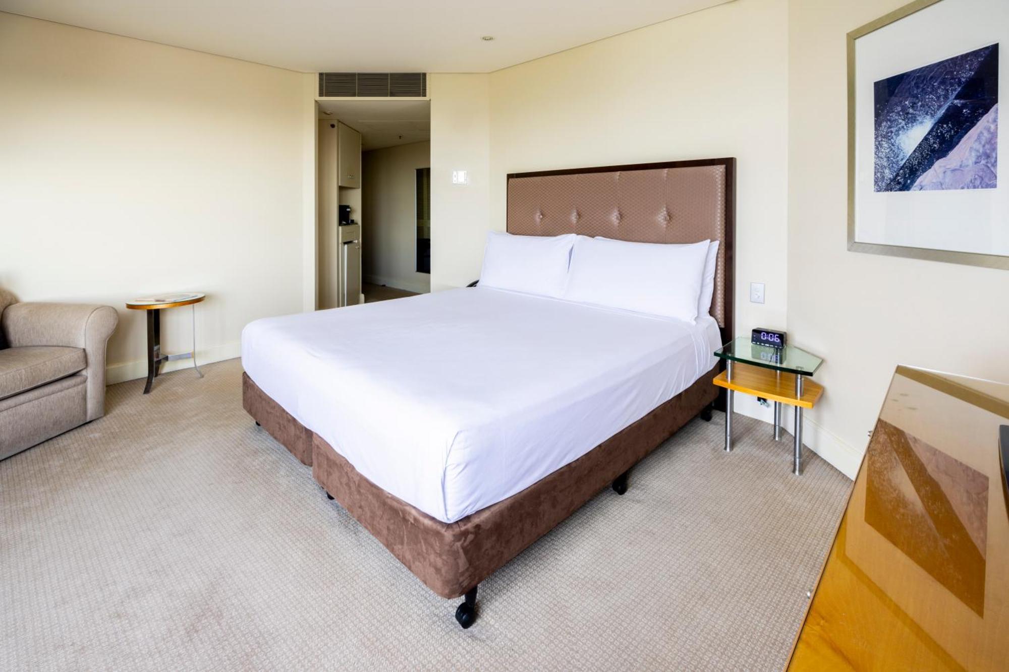 Intercontinental Adelaide By Ihg Otel Dış mekan fotoğraf A room at the hotel