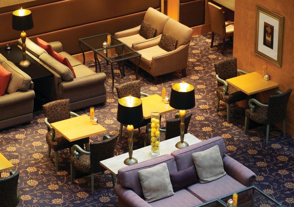 Intercontinental Adelaide By Ihg Otel Restoran fotoğraf The lounge at the airport